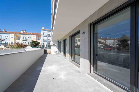 Apartamento T4 com terraço em Caldas da Rainha