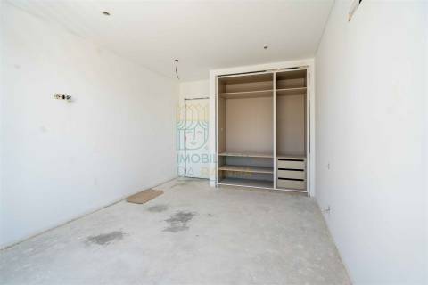 Apartamento T4 com terraço em Caldas da Rainha