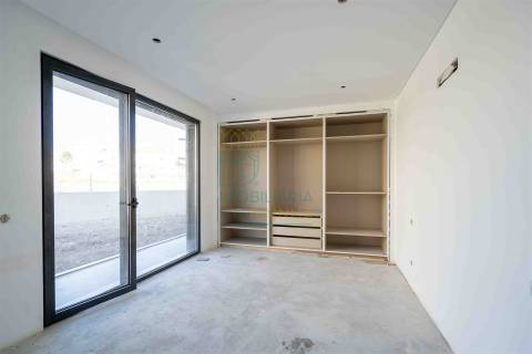 Apartamento T4 com terraço em Caldas da Rainha