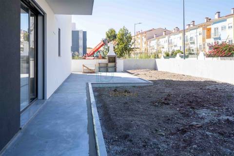 Apartamento T4 com terraço em Caldas da Rainha