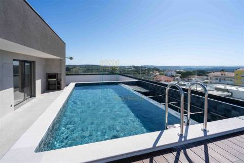Apartamento T5 com piscina em Caldas da Rainha
