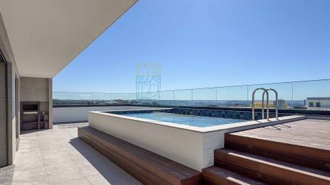 Apartamento T5 com piscina em Caldas da Rainha