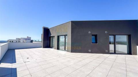 Apartamento T5 com piscina em Caldas da Rainha