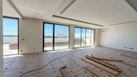 Apartamento T5 com piscina em Caldas da Rainha