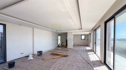 Apartamento T5 com piscina em Caldas da Rainha