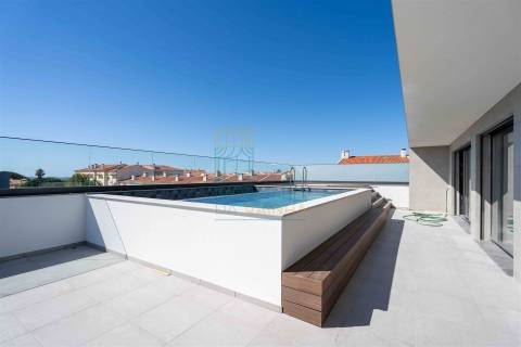 Apartamento T5 com piscina em Caldas da Rainha