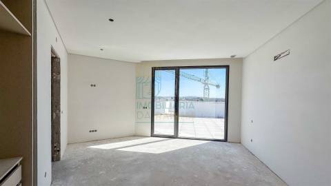 Apartamento T5 com piscina em Caldas da Rainha