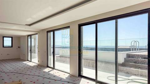 Apartamento T5 com piscina em Caldas da Rainha