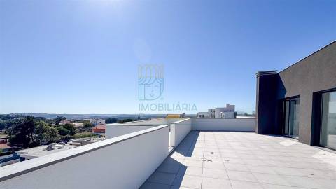 Apartamento T5 com piscina em Caldas da Rainha