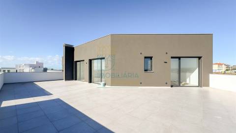 Apartamento T5 com piscina em Caldas da Rainha