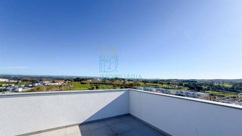 Apartamento T5 com piscina em Caldas da Rainha