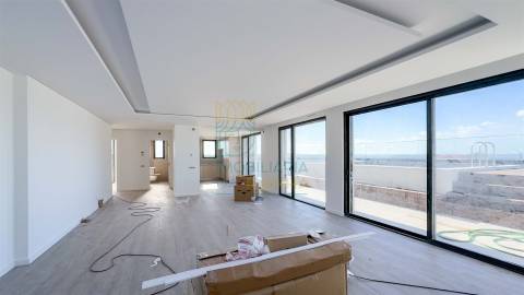 Apartamento T5 com piscina em Caldas da Rainha