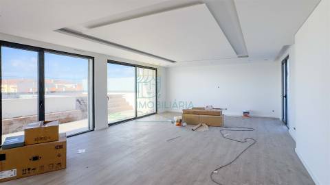 Apartamento T5 com piscina em Caldas da Rainha