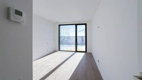 Apartamento T5 com piscina em Caldas da Rainha