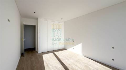 Apartamento T5 com piscina em Caldas da Rainha