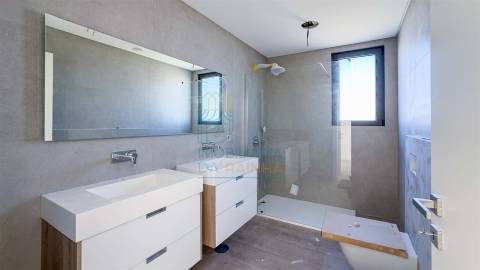 Apartamento T5 com piscina em Caldas da Rainha