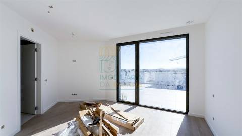 Apartamento T5 com piscina em Caldas da Rainha