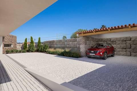 Moradia com Piscina e Jardim Perto das Praias