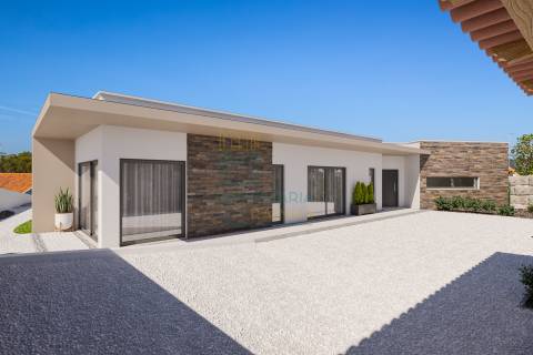 Moradia com Piscina e Jardim Perto das Praias