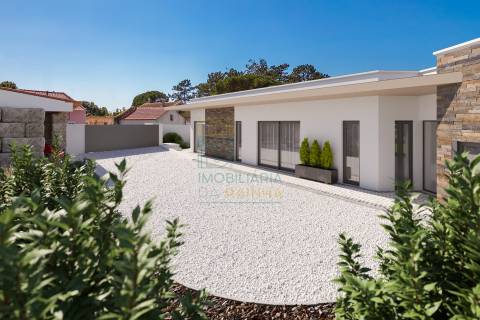 Moradia com Piscina e Jardim Perto das Praias