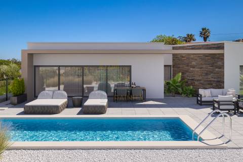 Moradia com Piscina e Jardim Perto das Praias