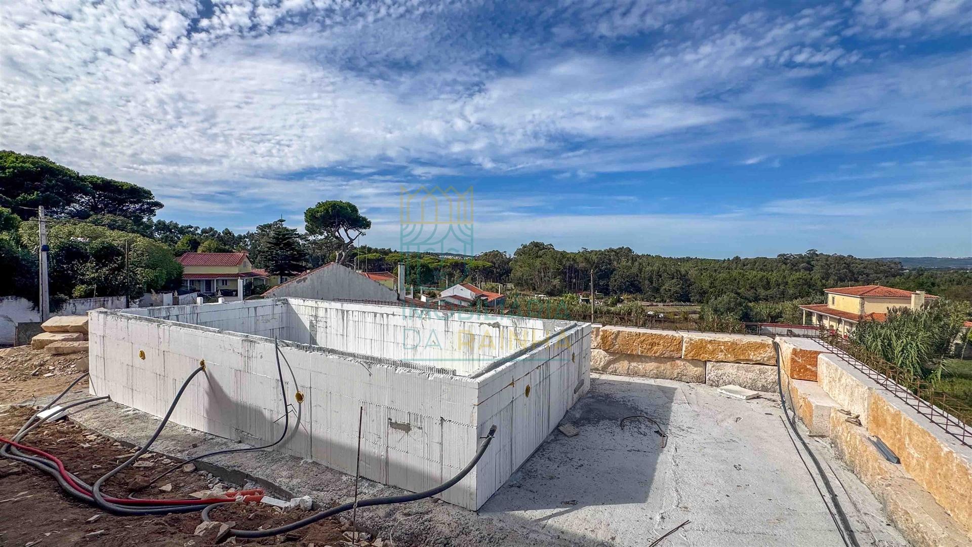 Moradia com Piscina e Jardim Perto das Praias