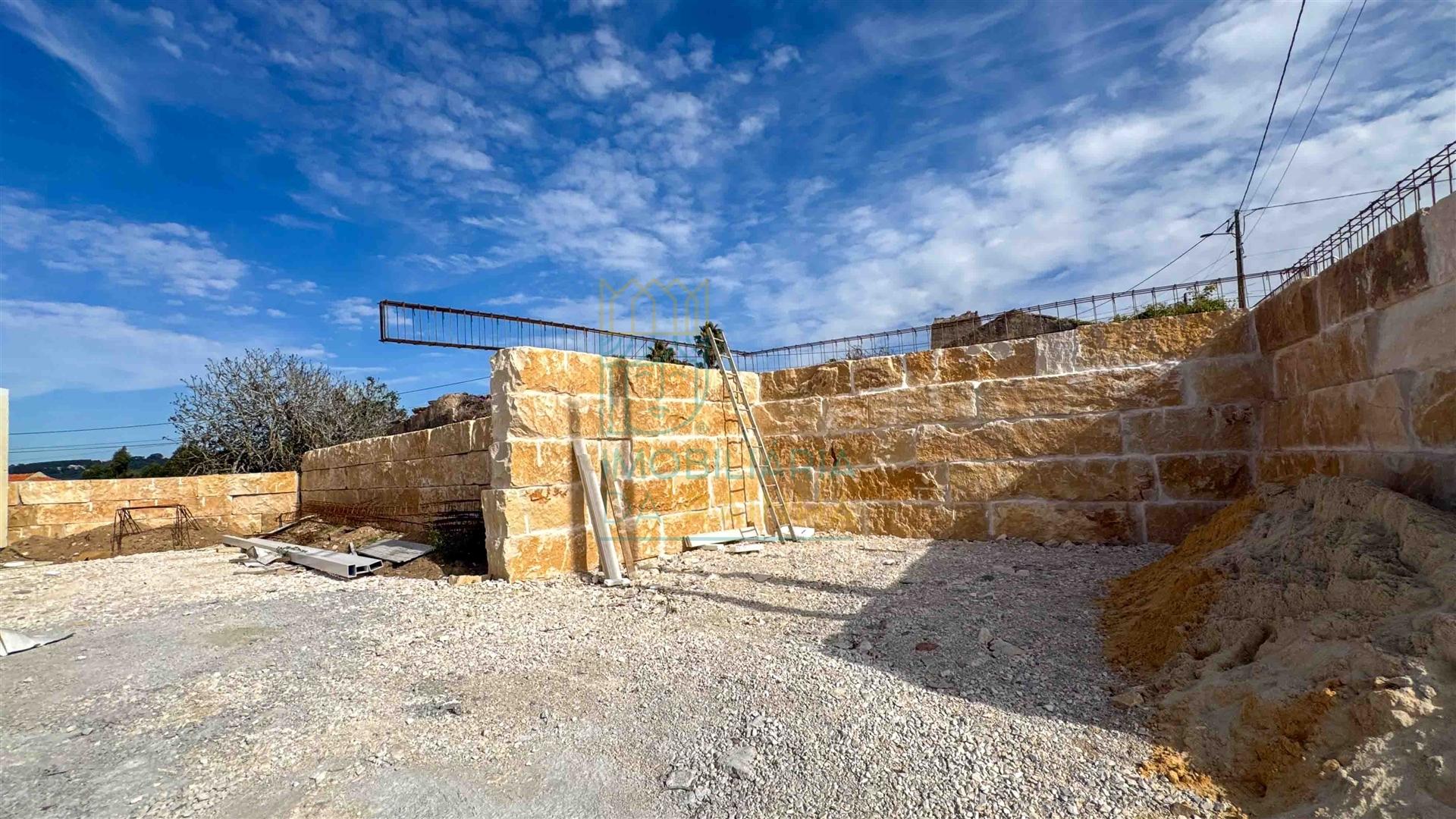 Moradia com Piscina e Jardim Perto das Praias