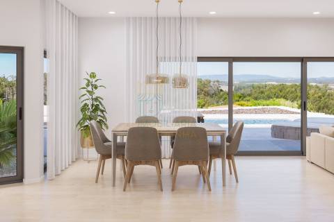 Moradia com Piscina e Jardim Perto das Praias