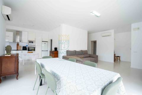 Moradia T3 com piscina e garagem a poucos minutos da praia