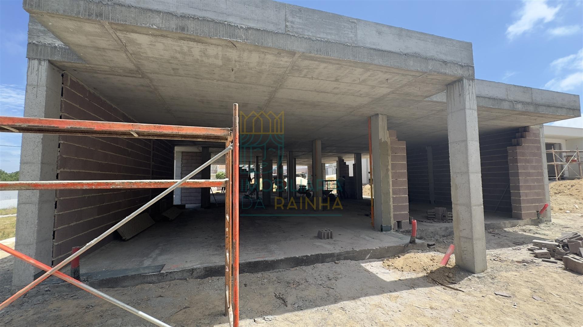 Moradia Térrea Moderna a 3 km de Caldas da Rainha