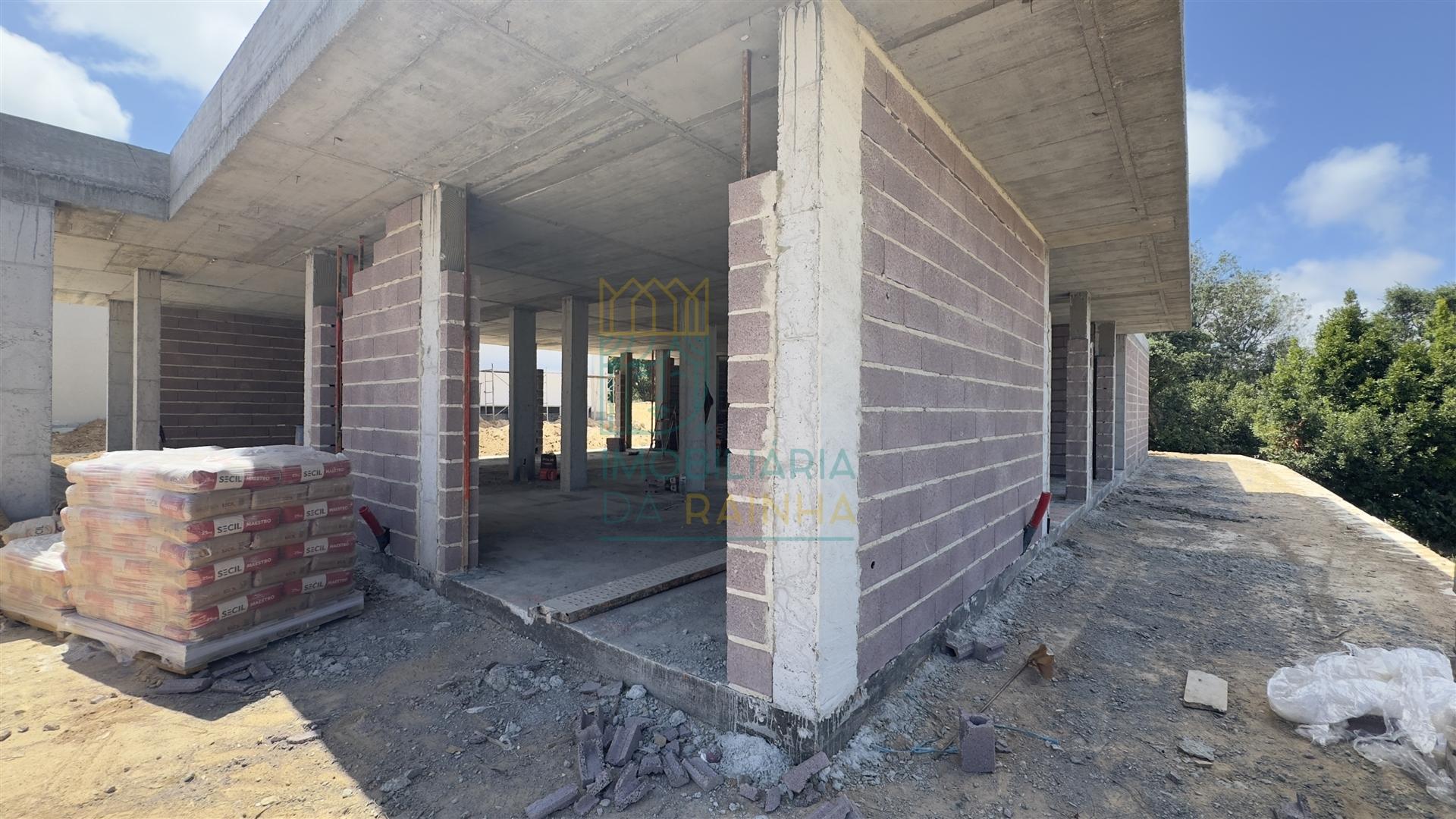 Moradia Térrea Moderna a 3 km de Caldas da Rainha