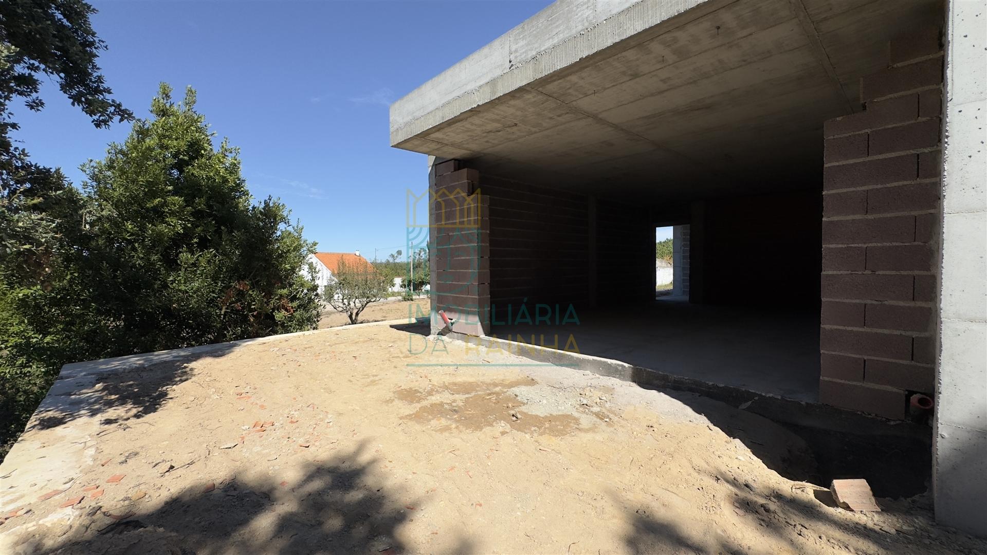 Moradia Térrea Moderna a 3 km de Caldas da Rainha