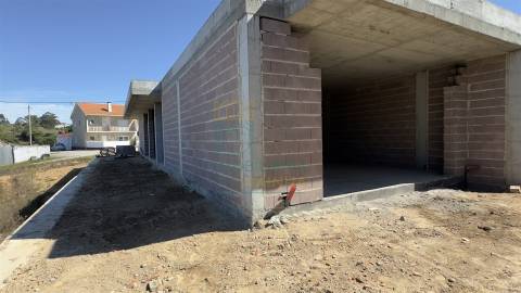Moradia Térrea Moderna a 3 km de Caldas da Rainha