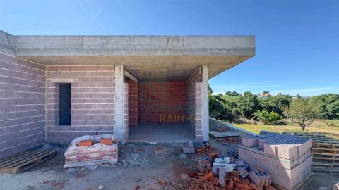 Moradia Térrea Moderna a 3 km de Caldas da Rainha