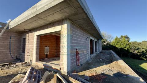 Moradia Térrea Moderna a 3 km de Caldas da Rainha