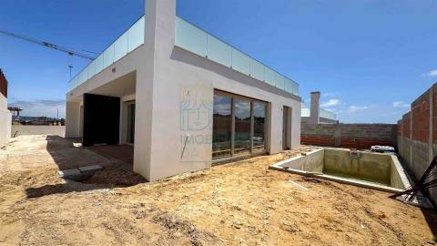 Moradia T4 com Piscina em Salir do Porto