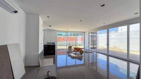 Moradia T4 com Piscina em Salir do Porto