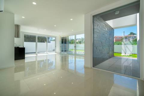 Moradia T4 com Piscina em Salir do Porto