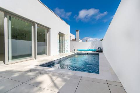 Moradia T4 com Piscina em Salir do Porto
