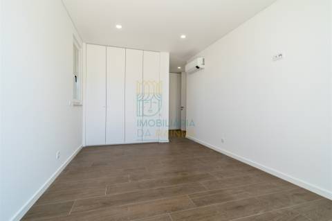 Moradia T2 com Piscina e Garagem em Salir do Porto – Conforto, Modernidade e Proximidade ao Mar