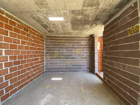 Moradia T2 com Piscina e Garagem em Salir do Porto – Conforto, Modernidade e Proximidade ao Mar