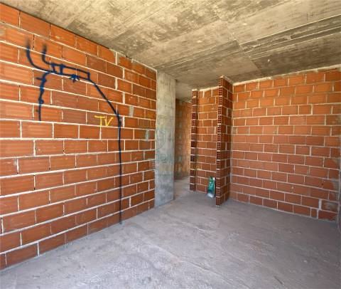 Moradia T2 com Piscina e Garagem em Salir do Porto – Conforto, Modernidade e Proximidade ao Mar