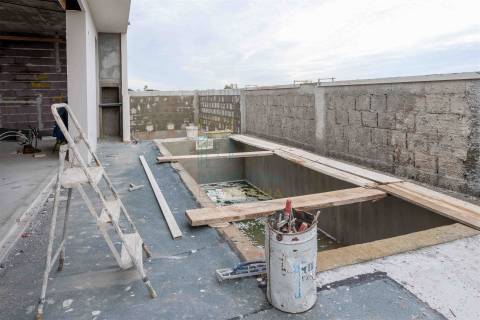 Moradia T2 com Piscina e Garagem em Salir do Porto – Conforto, Modernidade e Proximidade ao Mar