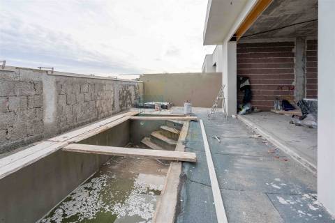 Moradia T2 com Piscina e Garagem em Salir do Porto – Conforto, Modernidade e Proximidade ao Mar