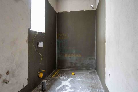 Moradia T2 com Piscina e Garagem em Salir do Porto – Conforto, Modernidade e Proximidade ao Mar