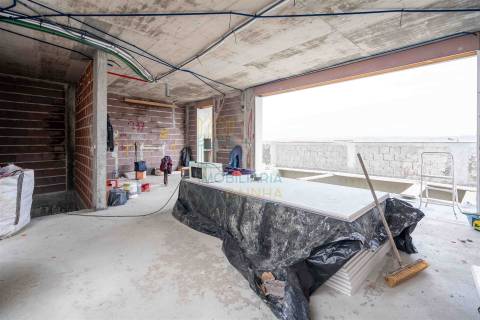 Moradia T2 com Piscina e Garagem em Salir do Porto – Conforto, Modernidade e Proximidade ao Mar