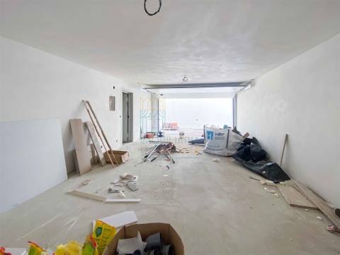 Moradia T2 com Piscina e Garagem em Salir do Porto – Conforto, Modernidade e Proximidade ao Mar