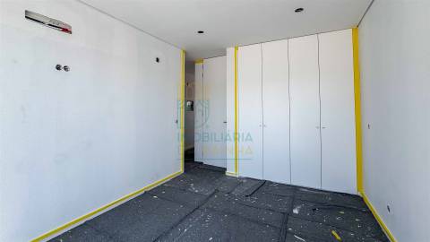 Moradia T2 com Piscina e Garagem em Salir do Porto – Conforto, Modernidade e Proximidade ao Mar