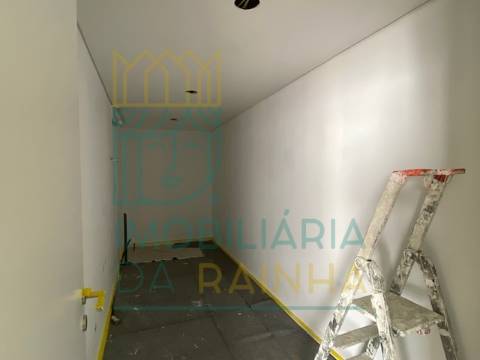 Moradia T2 com Piscina e Garagem em Salir do Porto – Conforto, Modernidade e Proximidade ao Mar