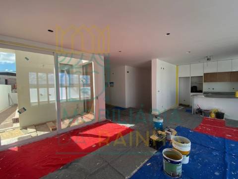 Moradia T2 com Piscina e Garagem em Salir do Porto – Conforto, Modernidade e Proximidade ao Mar